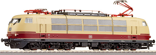 Electric locomotive BR 103 with longer driving cabins<br /><a href='images/pictures/Roco/63738.jpg' target='_blank'>Full size image</a>